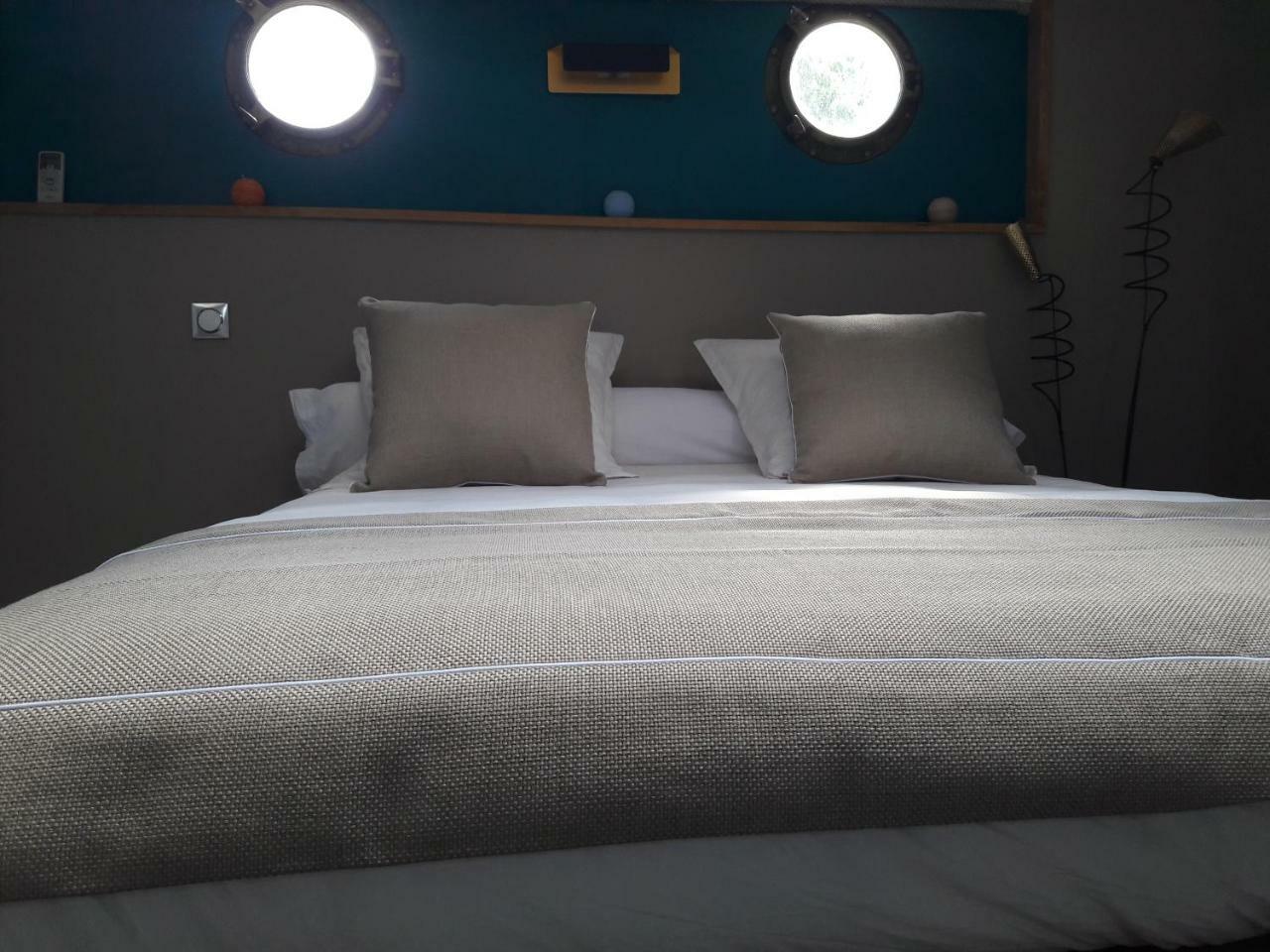 Peniche La Belle Aimee Hotel Aigues-Mortes Bagian luar foto