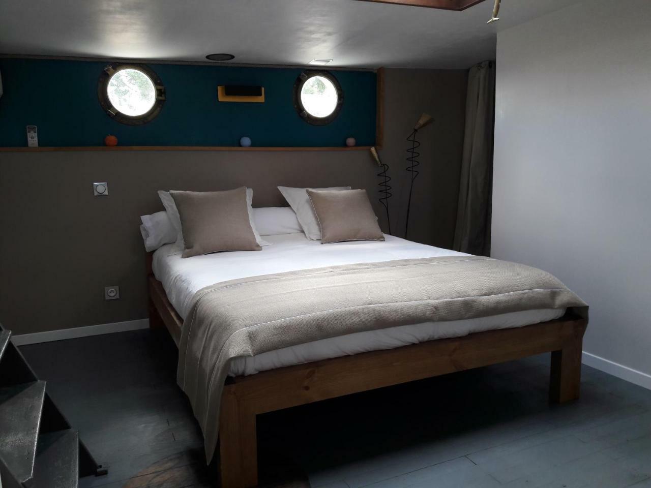 Peniche La Belle Aimee Hotel Aigues-Mortes Bagian luar foto